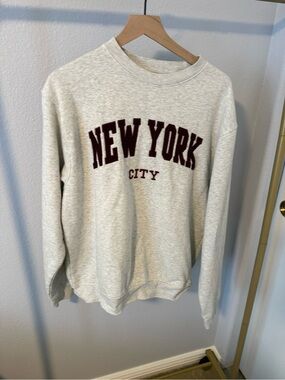 New York City Crewneck Sweatshirt - Light Gray with Burgundy Lettering Size XL